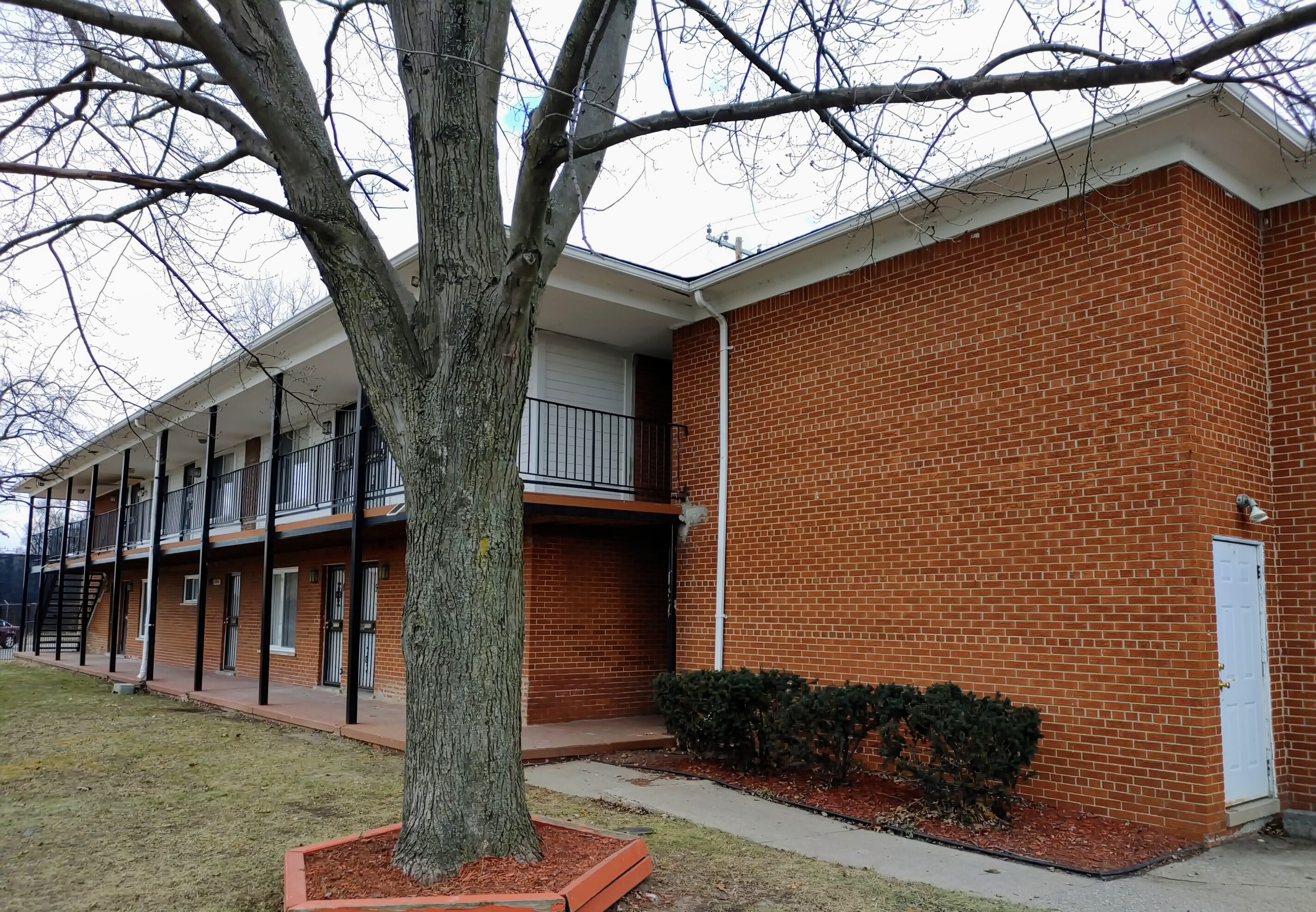 15811 Harper Ave., Apt. # 05