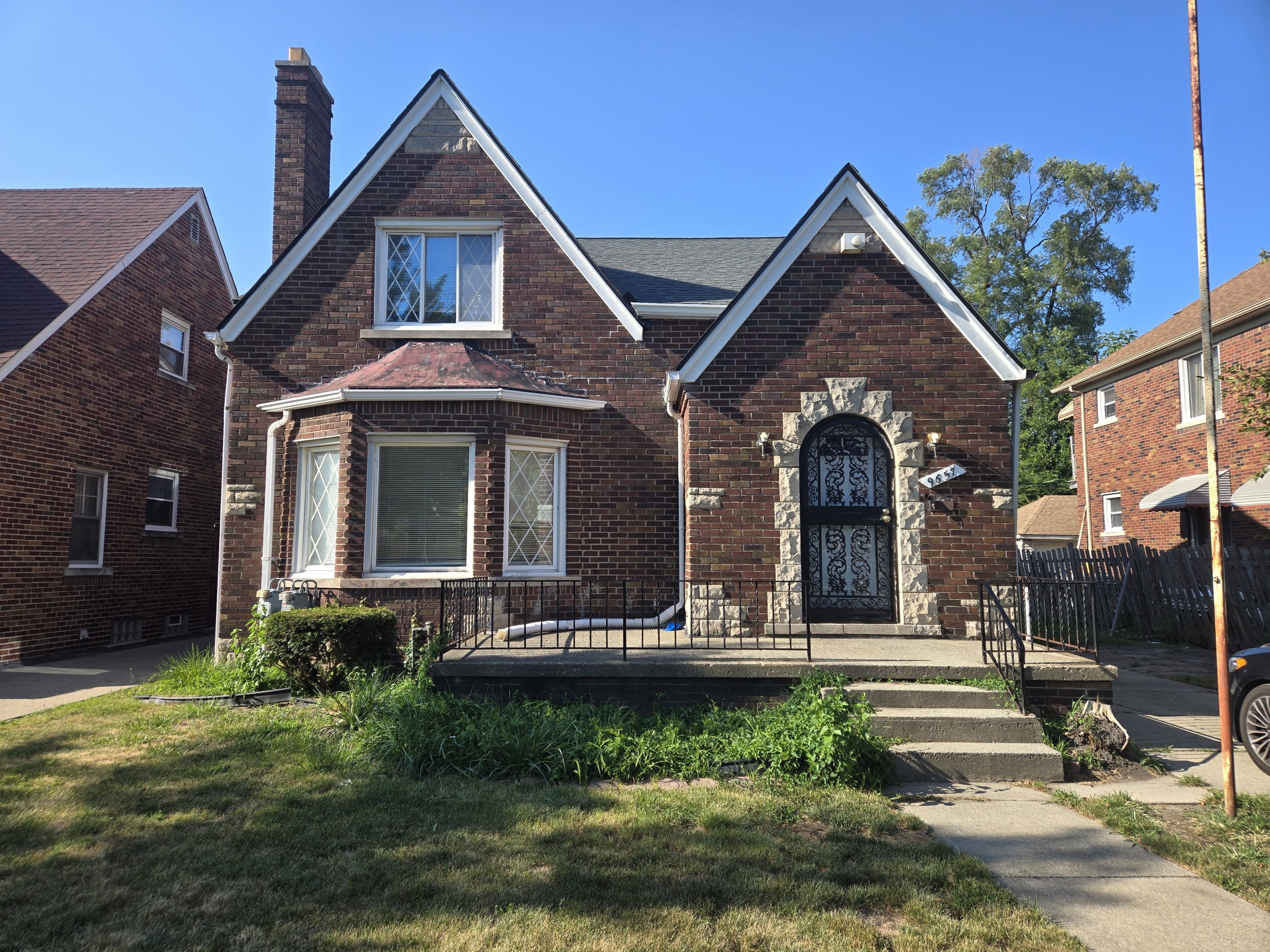 9657 Outer Drive East - 1
